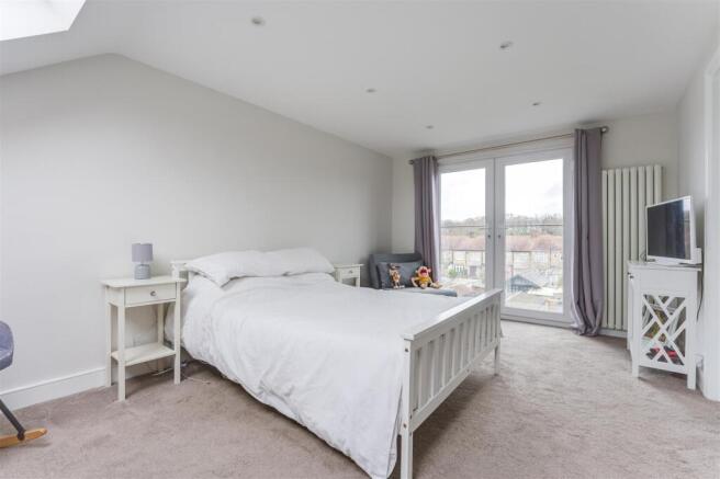 49 Coningsby Gardens-18.jpg