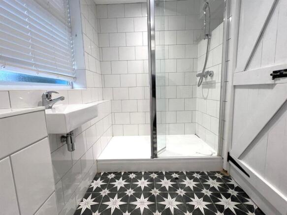 Main bathroom.jpg