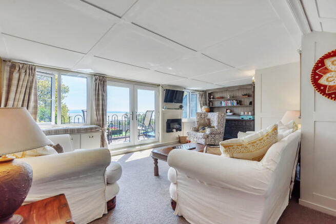 Living Room/Bedro...