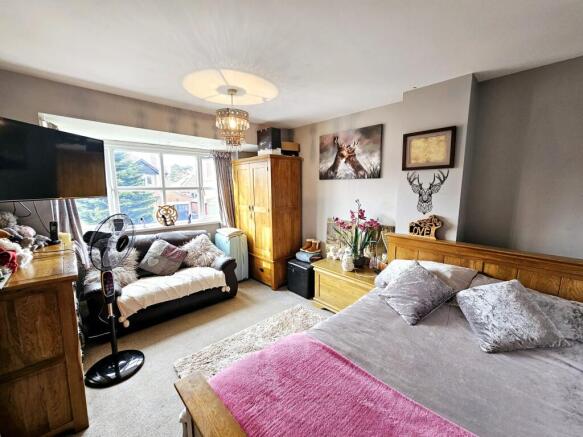 3 bed Semi-Detached for sale Image 6