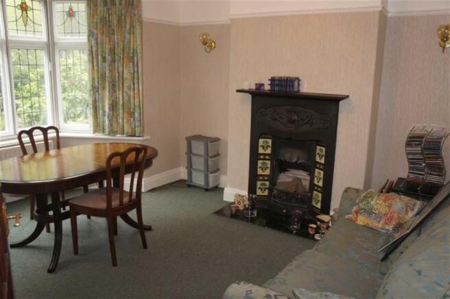 Front Sitting Room/ 