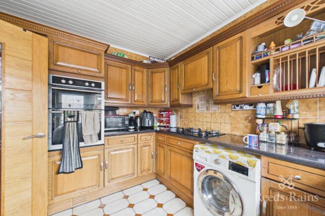 3 bed Semi-Detached for sale Image 6