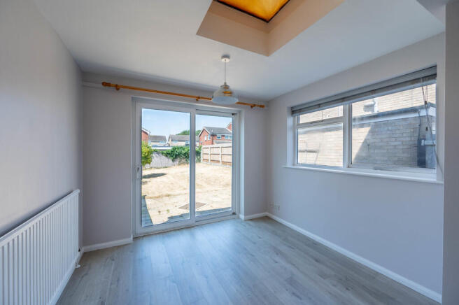 Langdale Close, Felixstowe photo 4