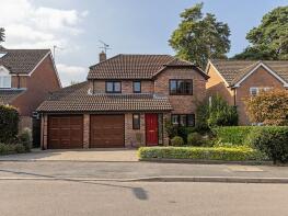 31, Longmead, Fleet GU52 7TX
