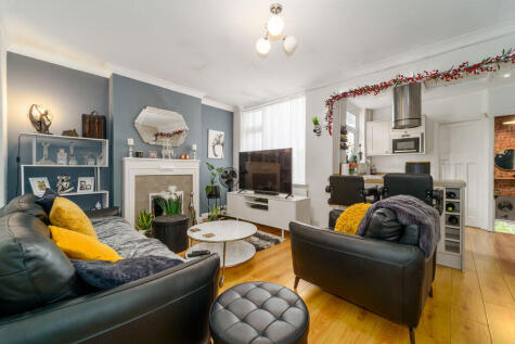 Penton Avenue, Staines-upon-Thames, Surrey, TW18 2NA