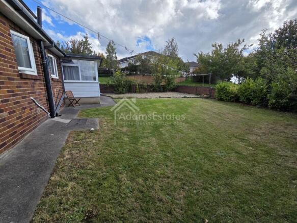 4 bed Bungalow for sale Image 11