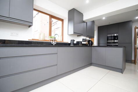 Field Lane, Barnsley, S70 3DZ