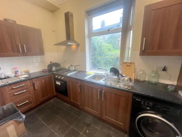 5 bed House for sale Image 6