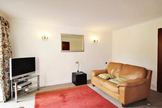 Living room (s...