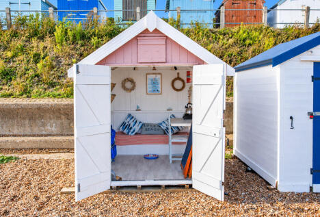 Beach hut 12 Clifflands