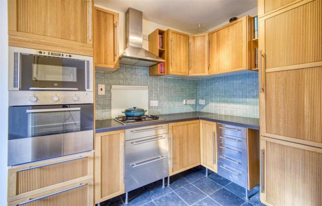 5 Kitchen.jpg