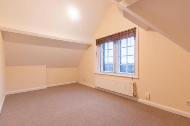 3 bed Flat for sale Image 8