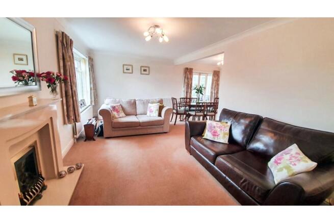 Lounge/Dining Room