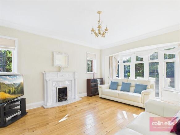 4 bed Detached for sale Image 11
