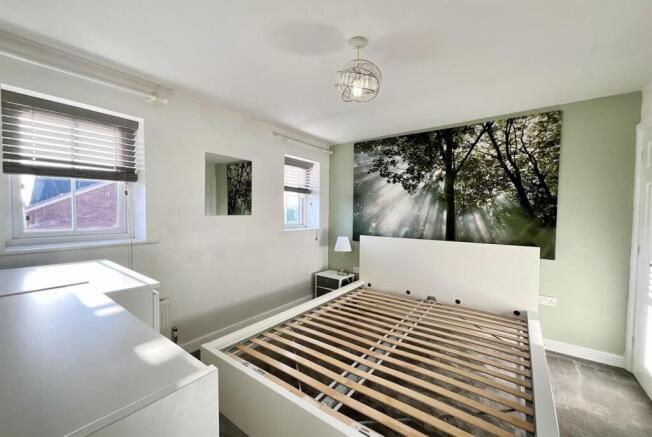 3 bed Terraced to rent Image 12
