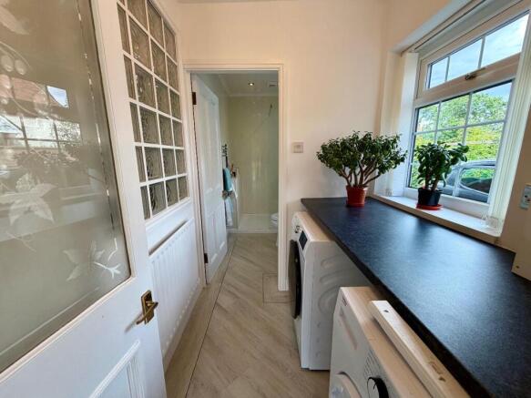 5 bed Semi-Detached for sale Image 9