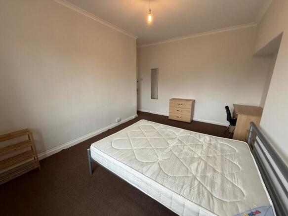 4 bed Terraced to rent Image 8