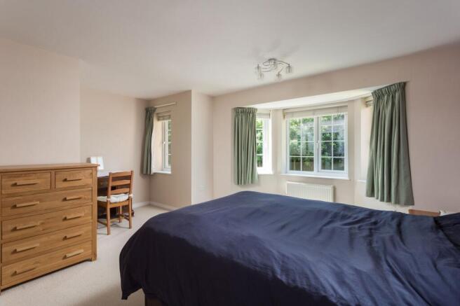 5 bed Detached for sale Image 11