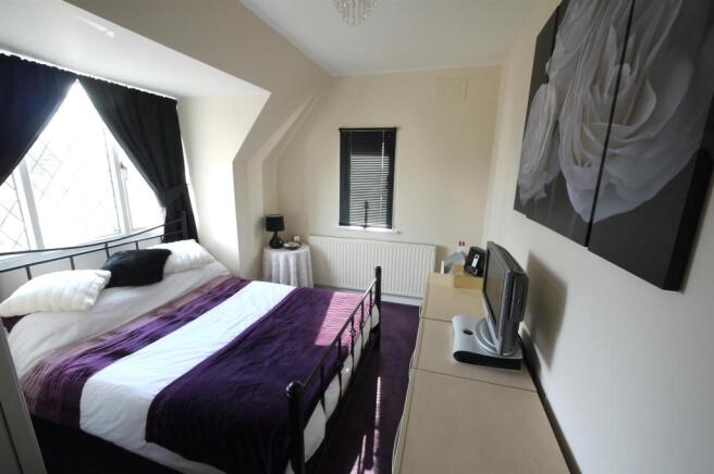 BEDROOM 2:-