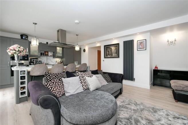 4 bed Semi-Detached for sale Image 8