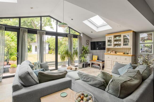4 bed Detached for sale Image 4