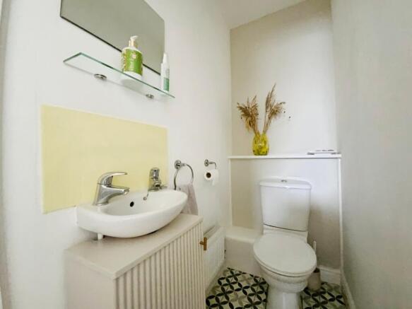 4 bed Detached for sale Image 6