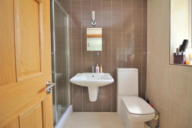 Master En-Suite.JPG