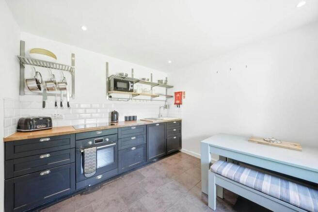 03-kitchen.jpg