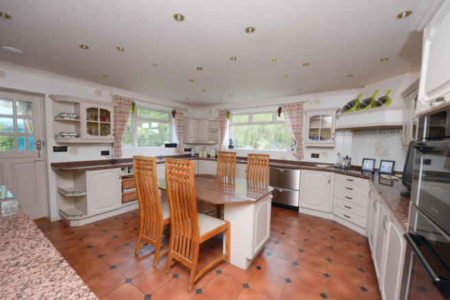 Kitchen/Breakfast...