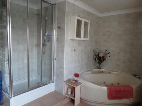 Master Bedroom En-Suite
