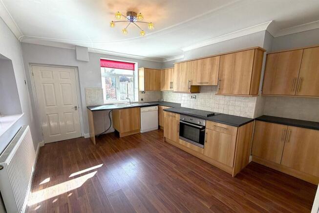 Kitchen 2nd.jpg