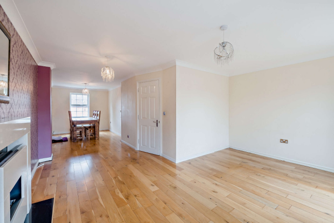 3 bed Town House for sale Image 8