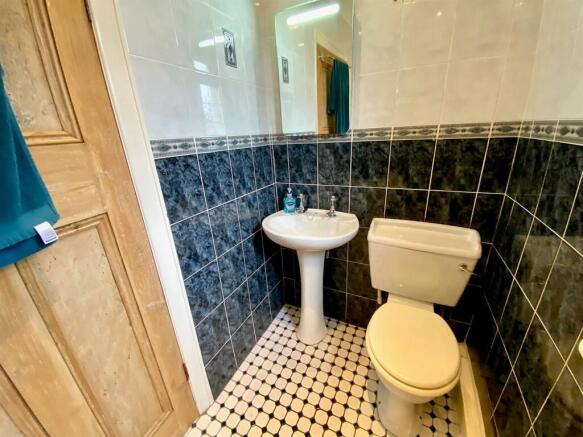 child lane 8 bathroom.jpg