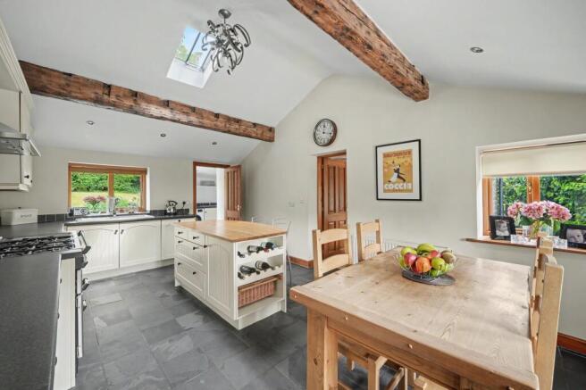 4 bed Detached for sale Image 11