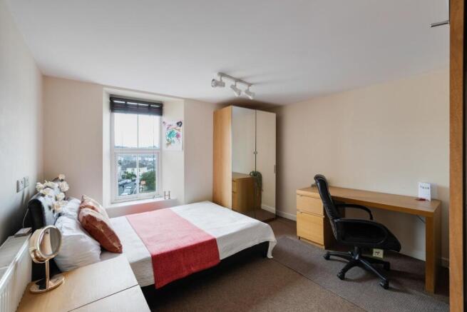 Bed 2.jpg