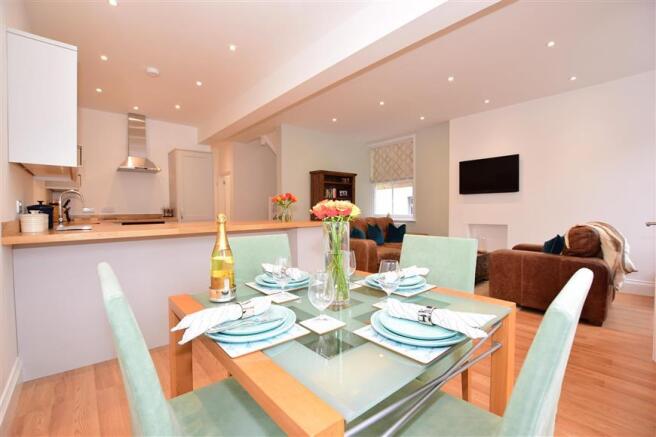 Kitchen/Dining Area