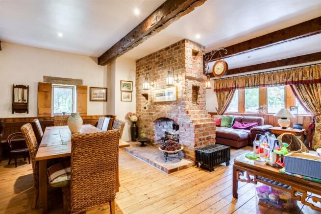 5 bed Detached for sale Image 12