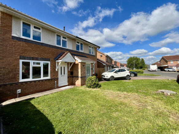 3 bed semi-detached house to rent Rosemary Avenue