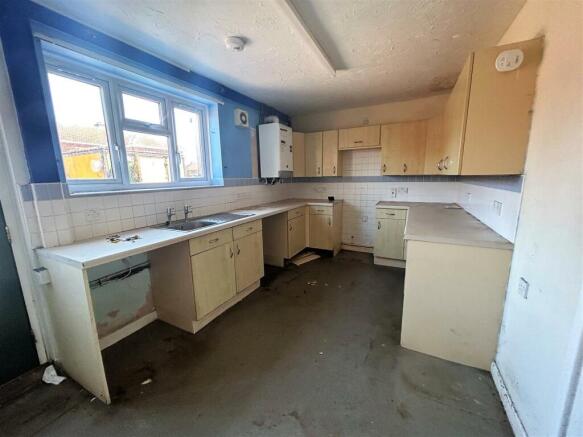 18 Princecroft Road - Kitchen.jpg