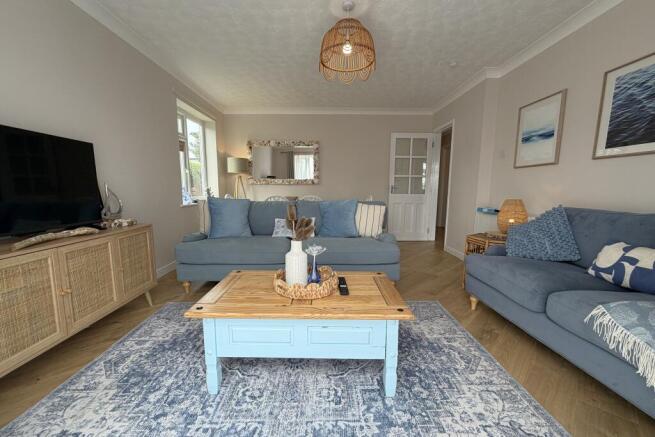 3 bed Ground Flat for sale Image 6