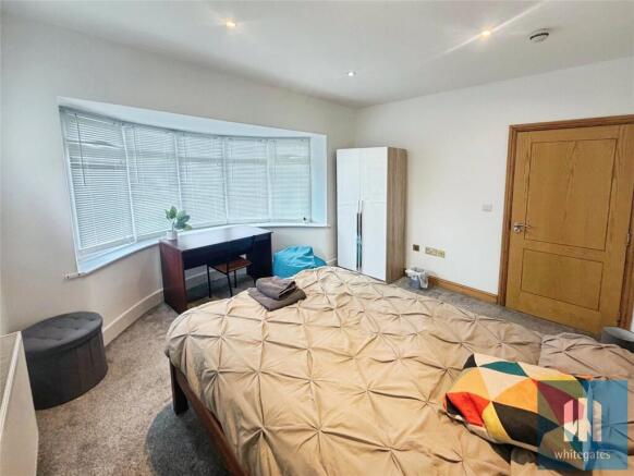 8 bed Semi-Detached to rent Image 7