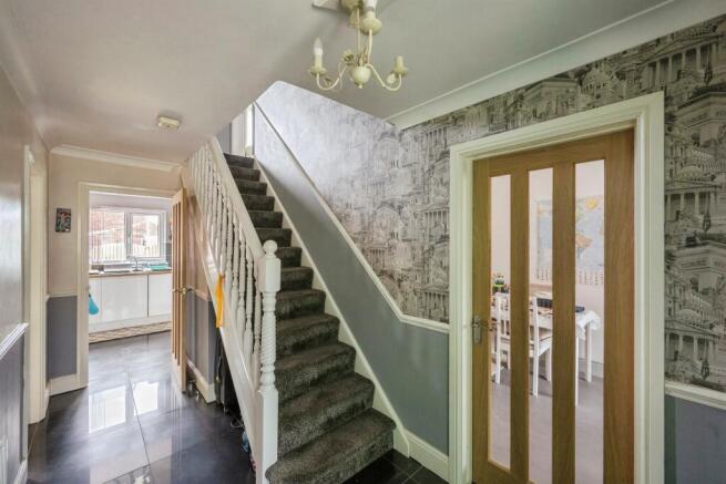 4 bed Semi-Detached for sale Image 5