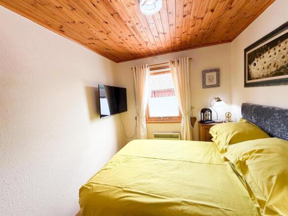 2 bed Chalet for sale Image 11