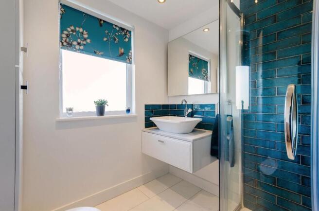 4 bed Semi-Detached to rent Image 11