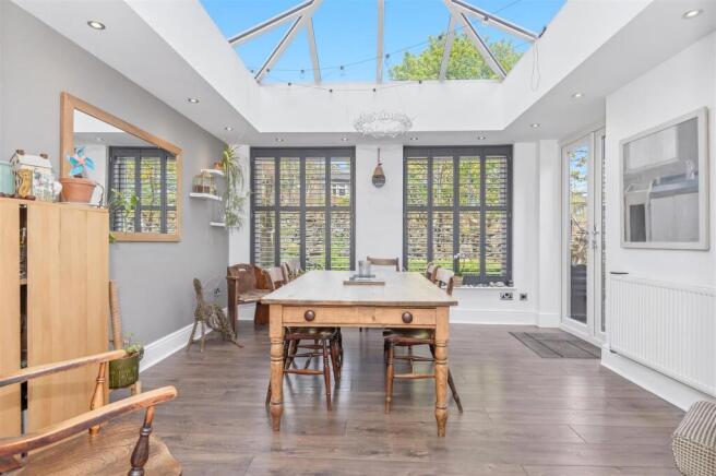 5 bed Semi-Detached for sale Image 10