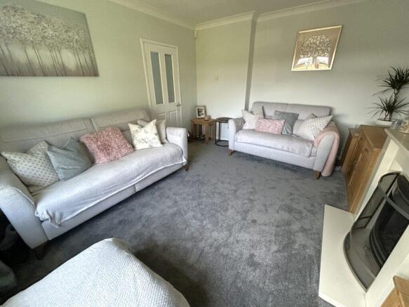 3 bed Semi-Detached for sale Image 3