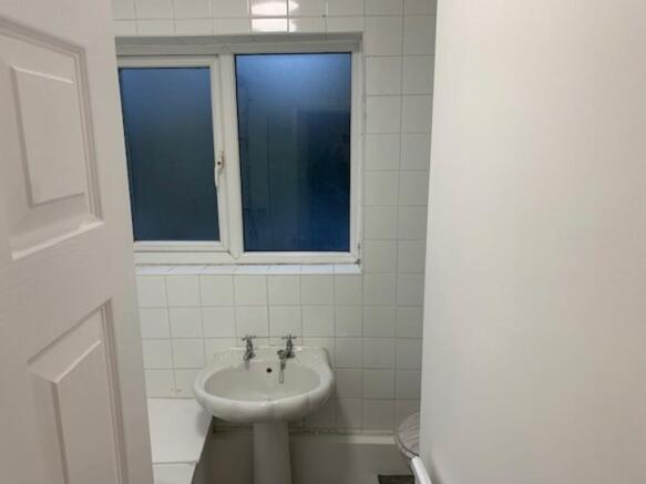 2 bed Terraced to rent Image 10