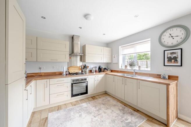 4 bed Detached for sale Image 7