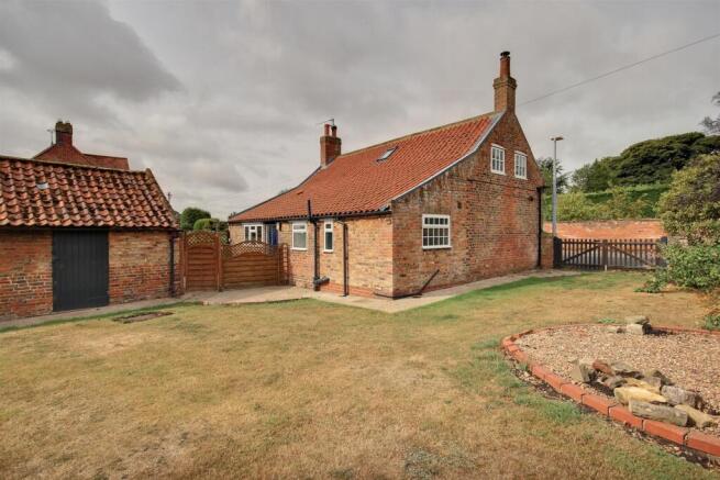 2 bed Detached for sale Image 2