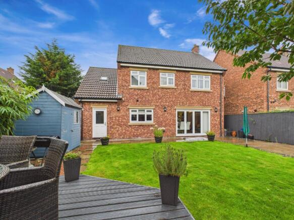 5 bed Detached for sale Image 4